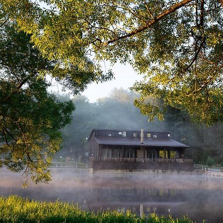 Загородный Отель Just Wood Osetrovskoye Lesnichestvo 外观 照片