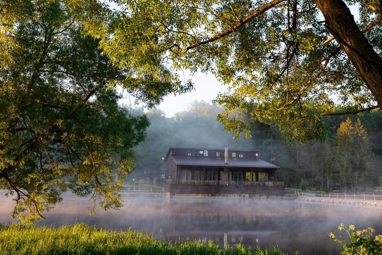 Загородный Отель Just Wood Osetrovskoye Lesnichestvo 外观 照片